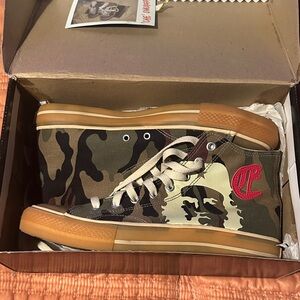 Buffalo sneakers Camouflage High-Top Sneakers with Red Logo SZ 41 - never worn!